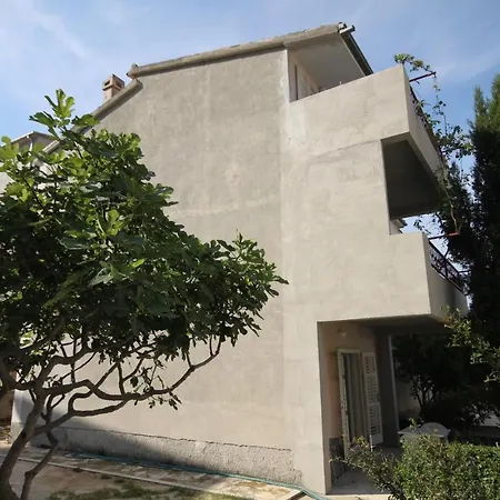 With A Parking Space - 6691 Makarska